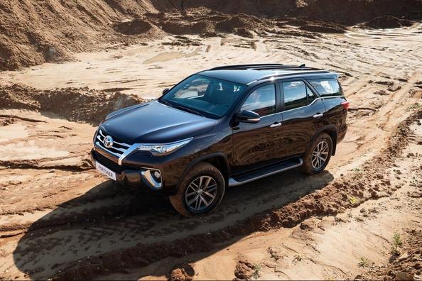 Übersicht Siebensitzer Rahmen des SUV Toyota Fortuner Foto 3