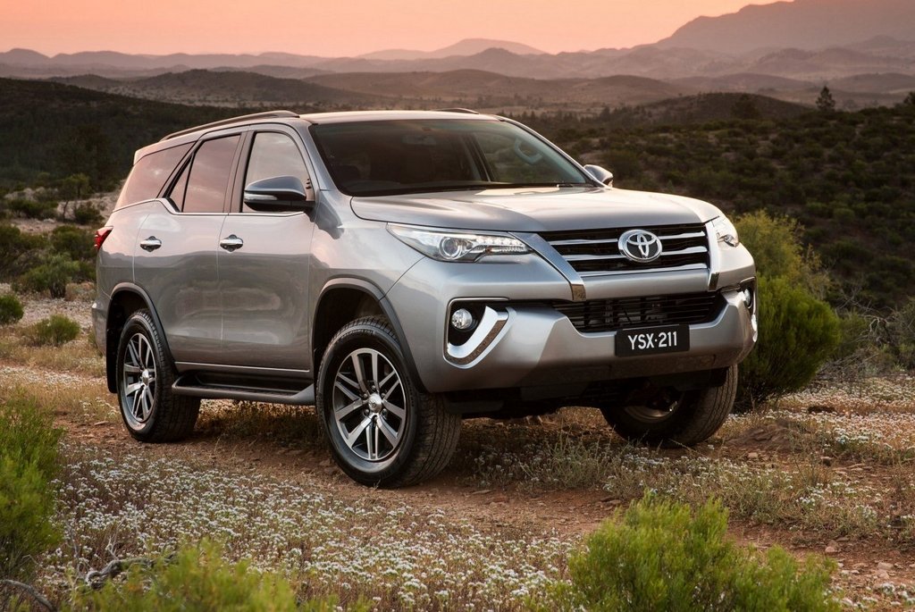 Übersicht Siebensitzer Rahmen des SUV Toyota Fortuner