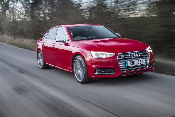 Übersicht der Sportlimousine Audi S4