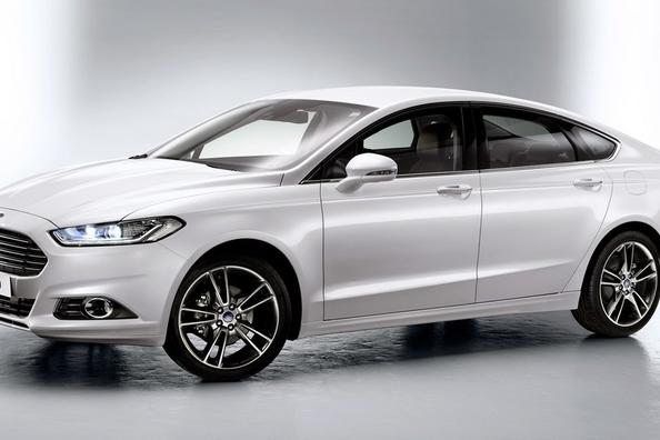 Überblick über die Mittel-große Limousine Ford Mondeo