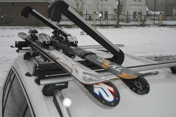 Wie wählen Sie die richtige Befestigung für den Transport von Skiern und Snowboards?
