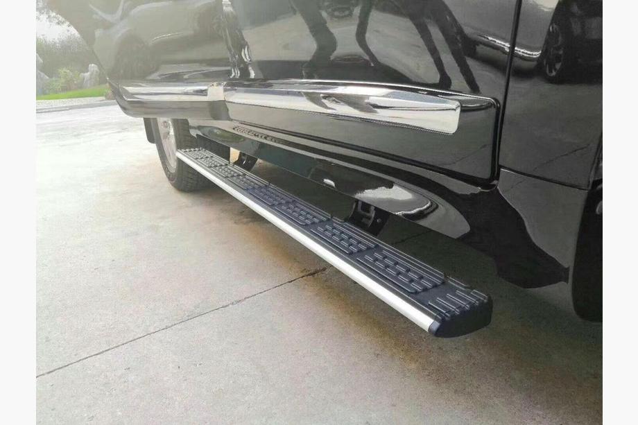 Toyota Land Cruiser 200 2007-2021 Elektrische Trittbretter ausfahrbar (2 Stk., Aluminium) Foto 3