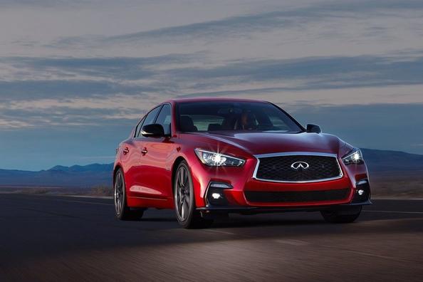 Aktualisierte Modifikation der Premium-Limousine Infiniti Q50 Foto 9