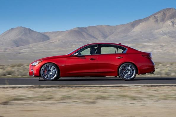 Aktualisierte Modifikation der Premium-Limousine Infiniti Q50 Foto 8
