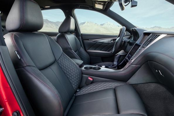 Aktualisierte Modifikation der Premium-Limousine Infiniti Q50 Foto 5