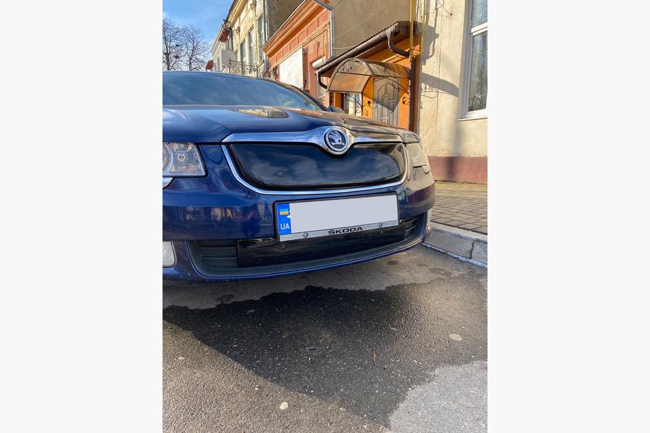 Skoda Superb 2009-2015 Winterabdeckung für Kühlergrill (Oben, 2008-2013) Glänzend Foto 5