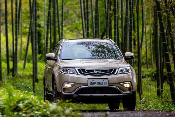 Kompakte Crossover Geely Atlas