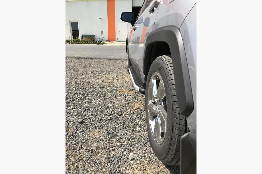 Toyota Rav 4 2019–2025 Seitenschweller Fullmond (2 Stk., Aluminium) Foto 4
