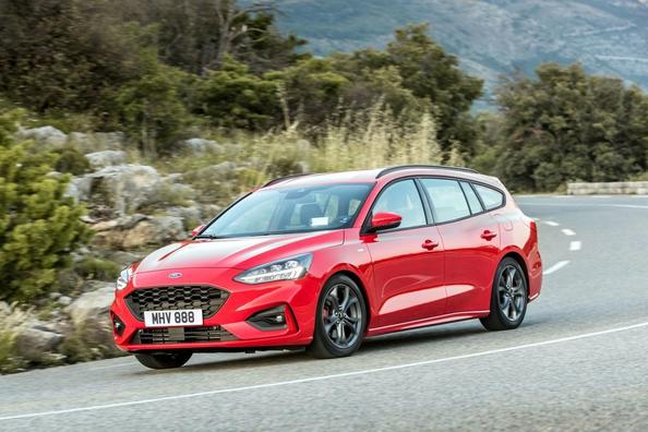 Übersicht der Kombi zur vierten Generation des Ford Focus Wagon Foto 11