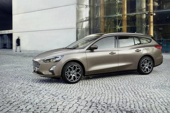 Übersicht der Kombi zur vierten Generation des Ford Focus Wagon Foto 8