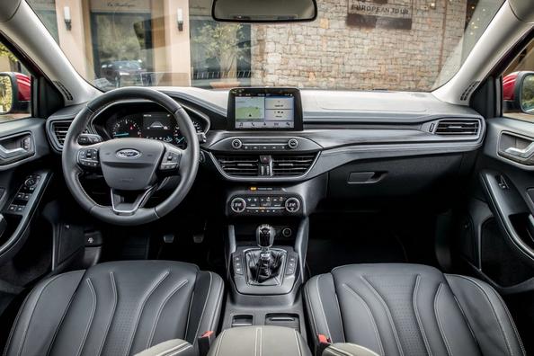 Übersicht der Kombi zur vierten Generation des Ford Focus Wagon Foto 6