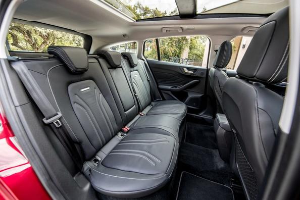 Übersicht der Kombi zur vierten Generation des Ford Focus Wagon Foto 7