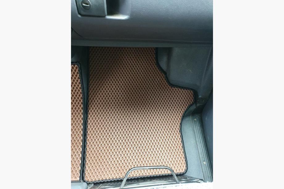 Mercedes Vito W638 1996-2003 EVA Fußmatten (ziegelrot) 3-teilig Foto 3