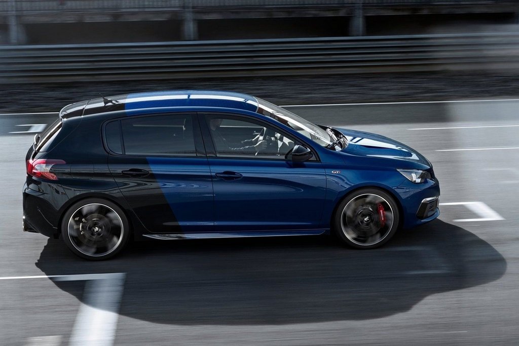 Überblick über die geladenen fünftürige Fließheck Peugeot 308 GTi