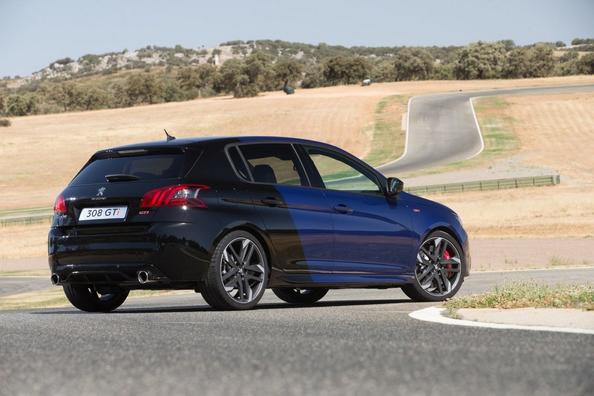 Überblick über die geladenen fünftürige Fließheck Peugeot 308 GTi Foto 11