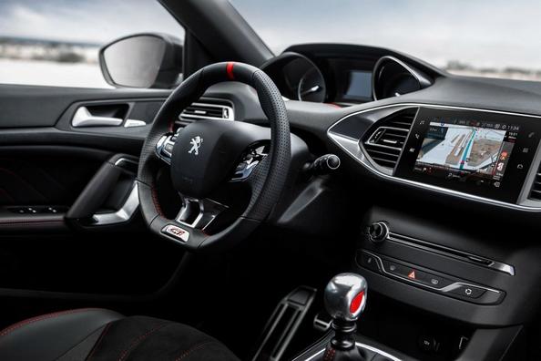 Überblick über die geladenen fünftürige Fließheck Peugeot 308 GTi Foto 7