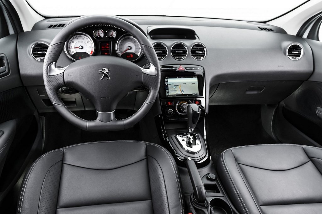 Übersicht der kompakten Limousine des Peugeot 408