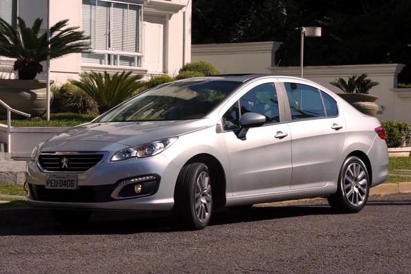 Übersicht der kompakten Limousine des Peugeot 408