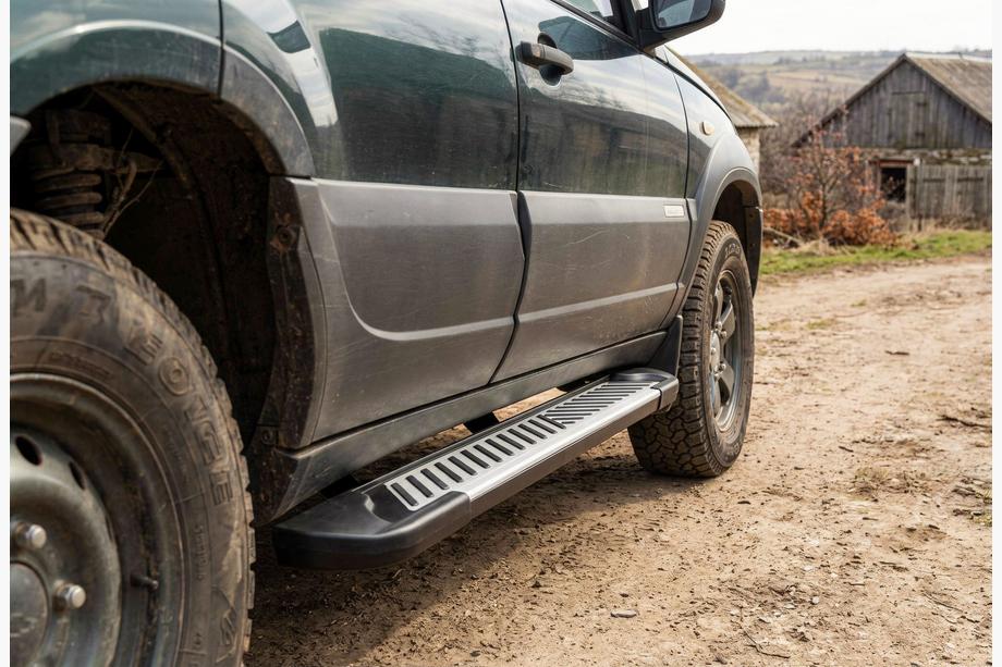 Chevrolet Niva 1998-2020 Seitenschweller Line (2 Stk., Aluminium) Image
