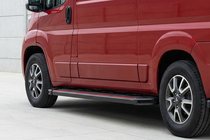 Citroen Jumper 2007-2025 Seitenschweller Maya Red (2 Stk., Aluminium) Mittlerer Radstand Foto 1