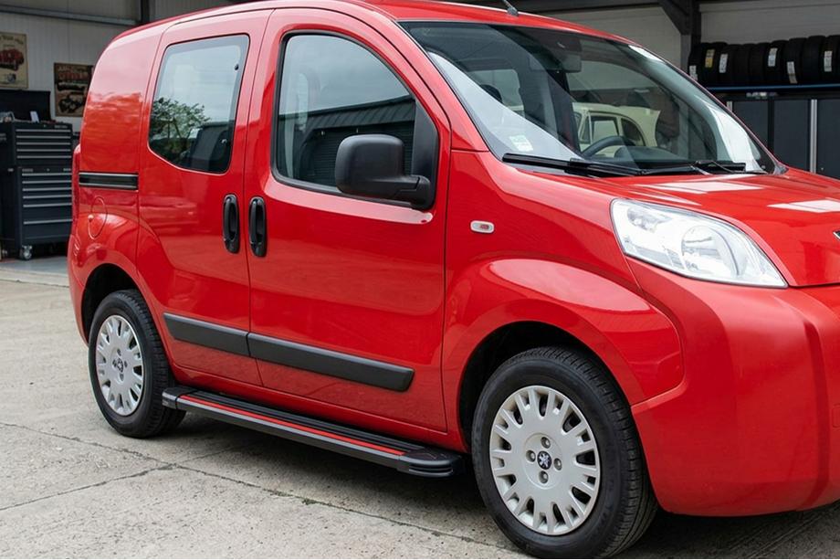 Fiat Fiorino/Qubo 2008-2024 Seitenschweller Maya Red (2 Stk., Aluminium) Image