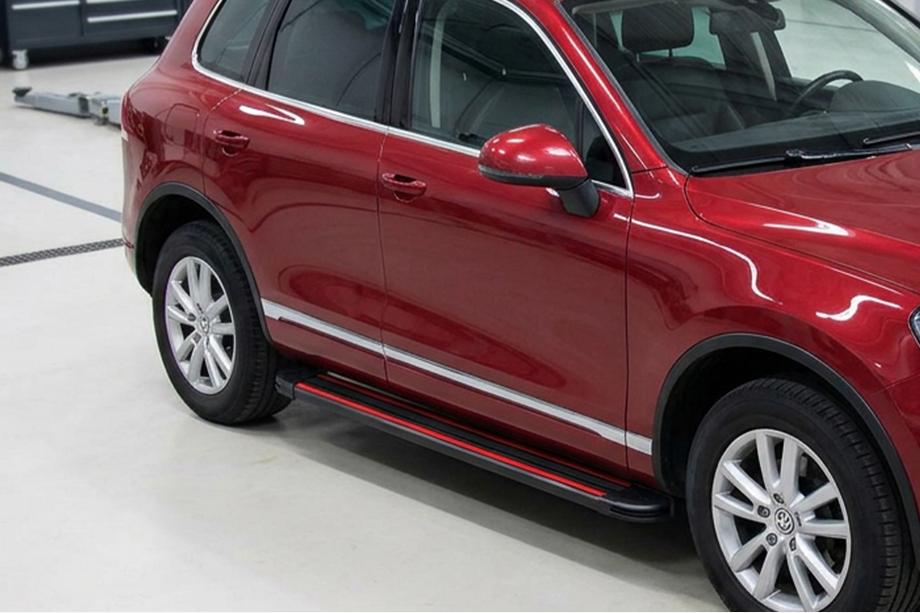 Porsche Cayenne 2003–2010 Seitenschweller Maya Red (2 Stk., Aluminium) Image