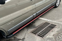 Renault Trafic 2015- Trittbretter Maya Red-Black (2 Stk., Aluminium) Kurzer Radstand Foto 3