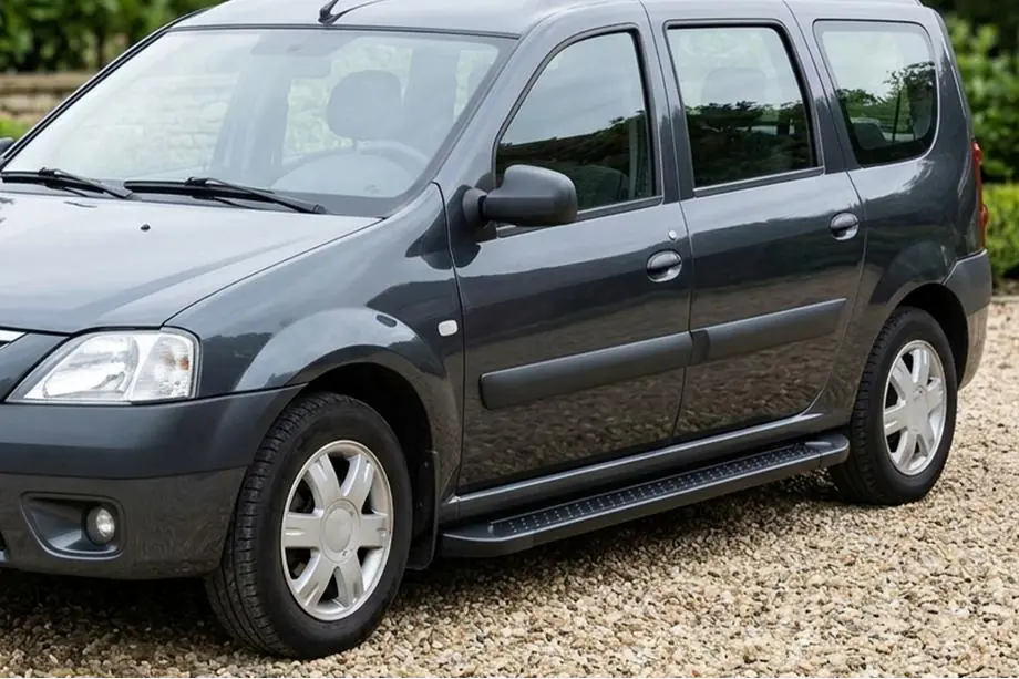 Lada Largus 2012- Trittbretter Allmond Black (2 Stk., Aluminium) Image