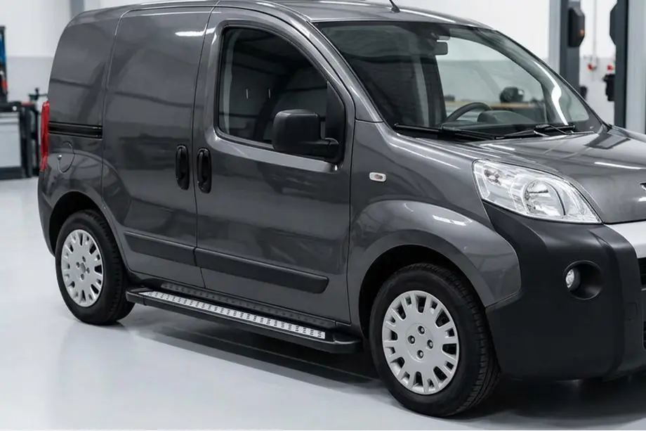 Fiat Fiorino/Qubo 2008-2024 Seitenschweller New Vision Black (2 Stk., Aluminium) Image
