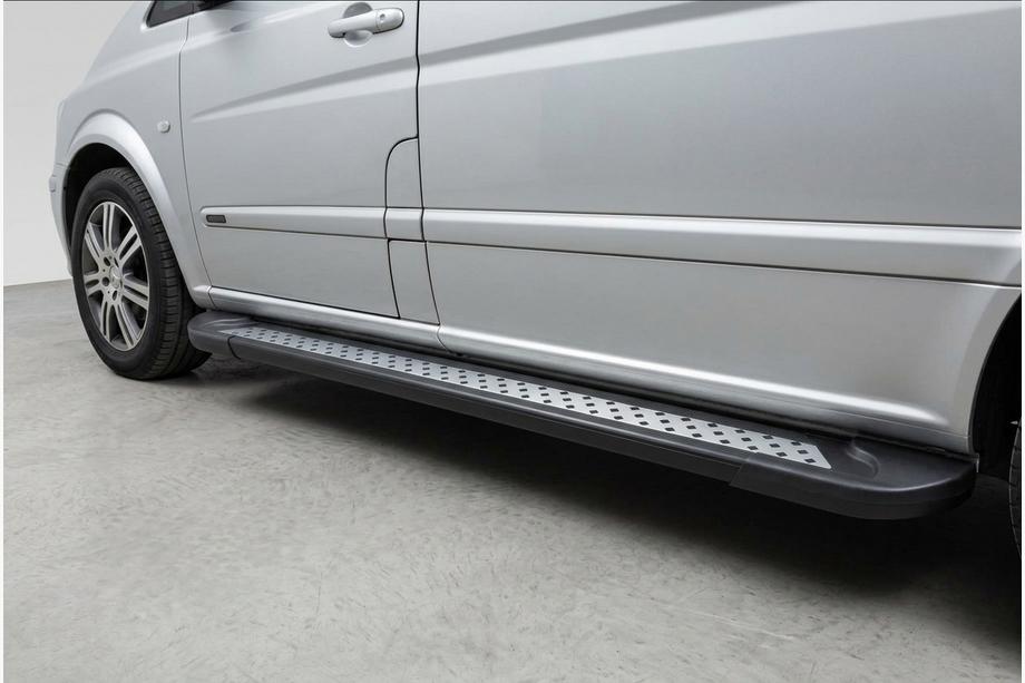 Mercedes Viano 2004-2014 Seitenschweller New Vision Black (2 Stk., Aluminium) Langer Radstand Image
