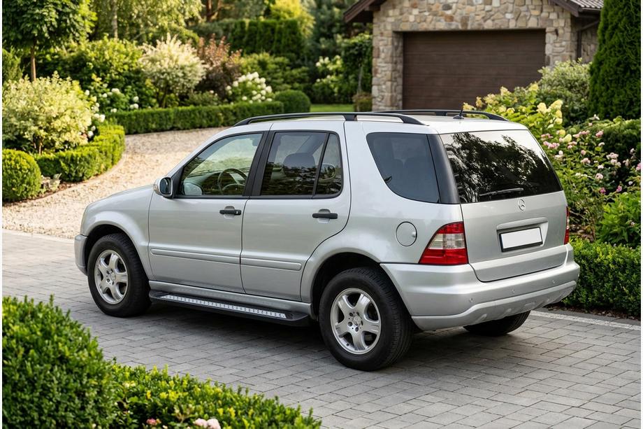 Mercedes ML W163 1997-2005 Seitenschweller New Vision Black (2 Stk., Aluminium) Image