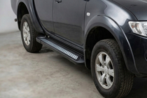 Mitsubishi L200 2015-2024 Seitenschweller New Vision Black (2 Stk., Aluminium) Foto 1