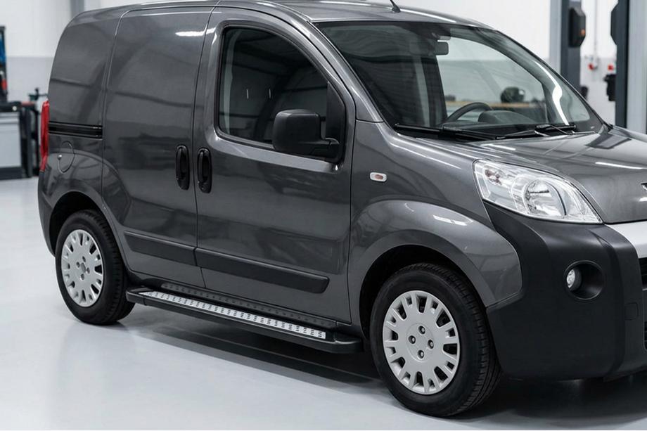 Peugeot Bipper 2008-2017 Seitenschweller New Vision Black (2 Stk., Aluminium) Image