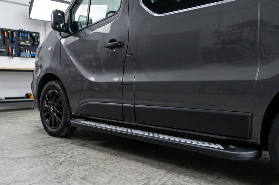 Renault Trafic 2015- Seitenschweller New Vision Black (2 Stk., Aluminium) Image