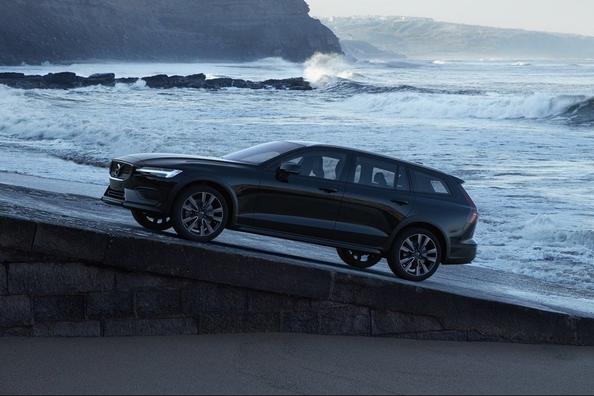 Bewertung des All-Road-Kombis Volvo V60 Cross Country Foto 11