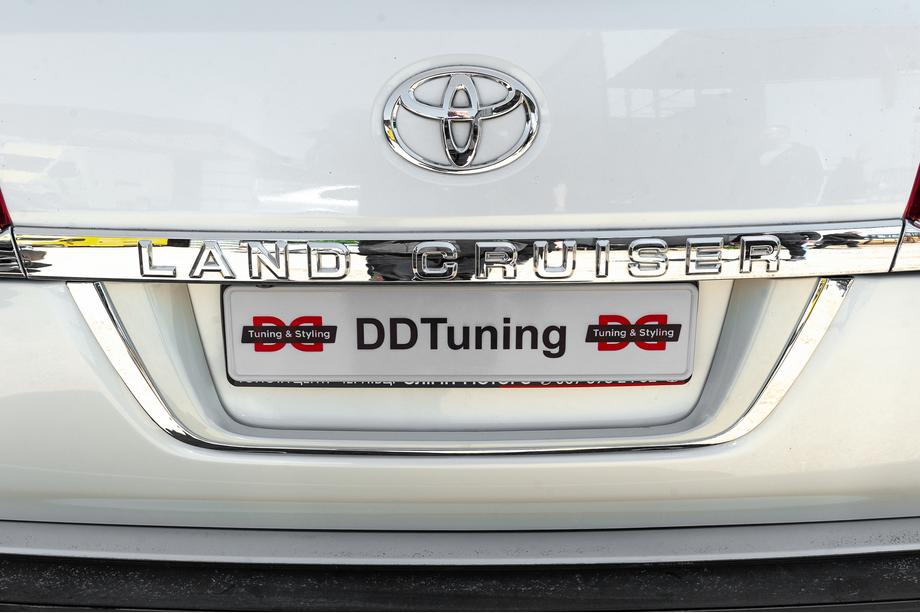 Toyota Land Cruiser 200 2007-2021 Kennzeichenhalter Standard Weiß Foto 2
