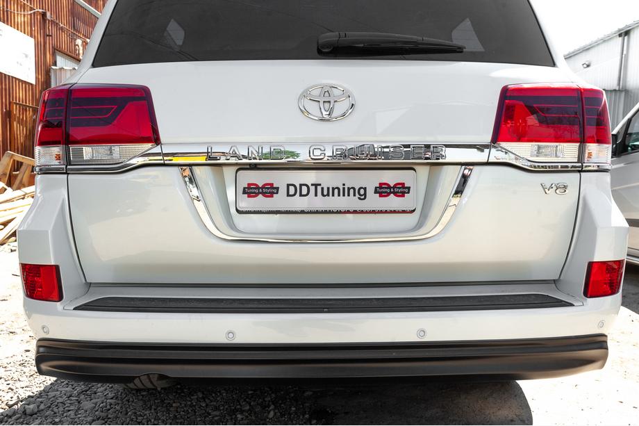 Toyota Land Cruiser 200 2007-2021 Kennzeichenhalter Standard Weiß Foto 3