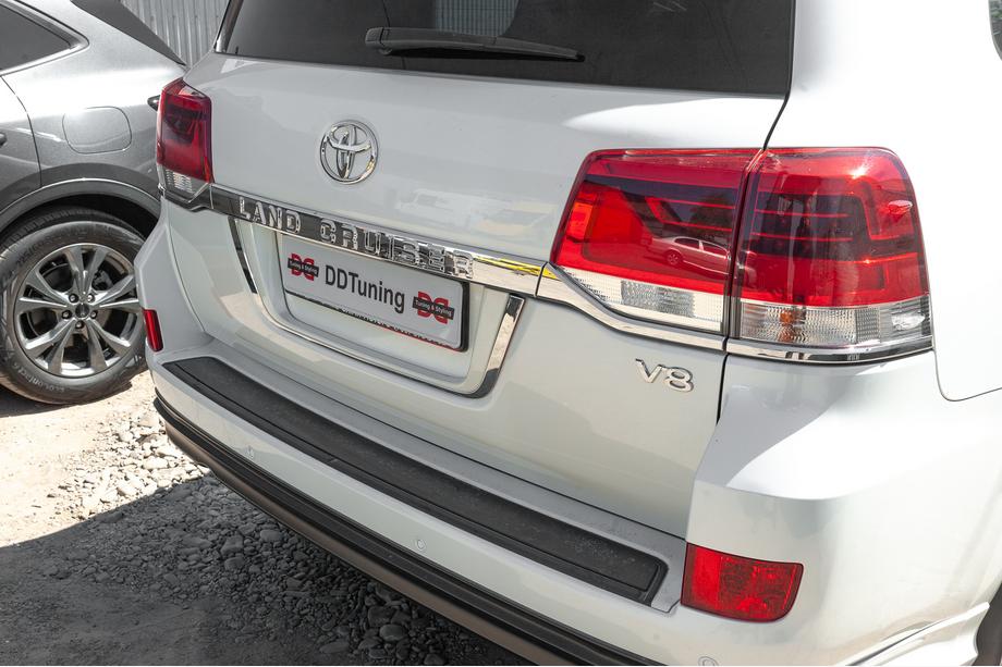 Toyota Land Cruiser 200 2007-2021 Kennzeichenhalter Standard Weiß Foto 10