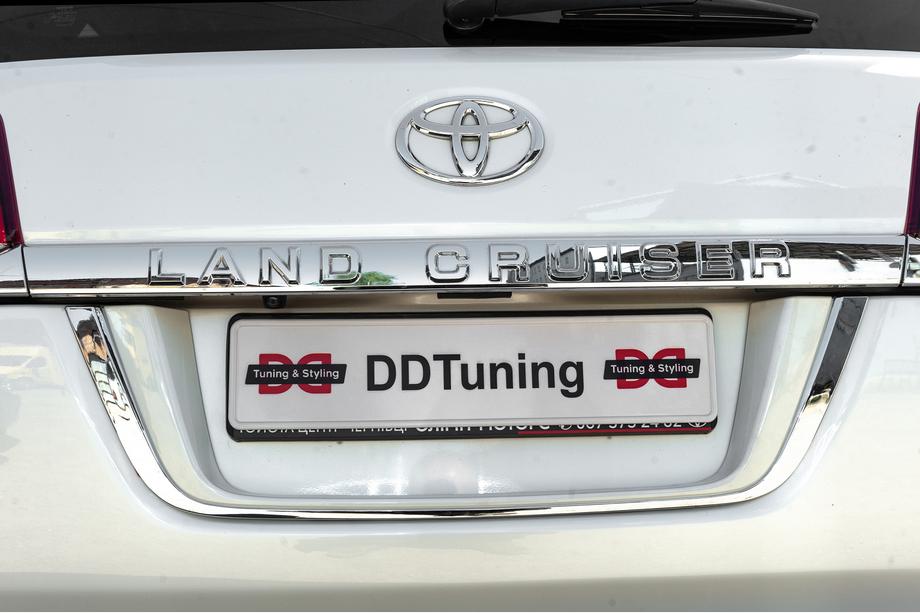 Toyota Land Cruiser 200 2007-2021 Kennzeichenhalter Standard Weiß Foto 11