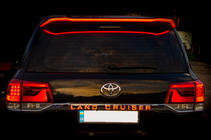 Toyota Land Cruiser 200 2007-2021 LED Leiste über dem Kennzeichen (2016+) Foto 5