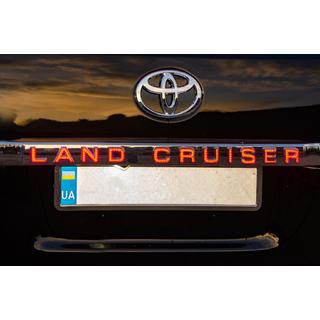 LED Leiste über dem Kennzeichen (2016+) Toyota Land Cruiser 200 2007-2021 Foto 4
