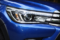 Toyota Hilux 2015- Vordere OEM Scheinwerfer V1 2015-2019 (LED, 2 Stk) Foto 1