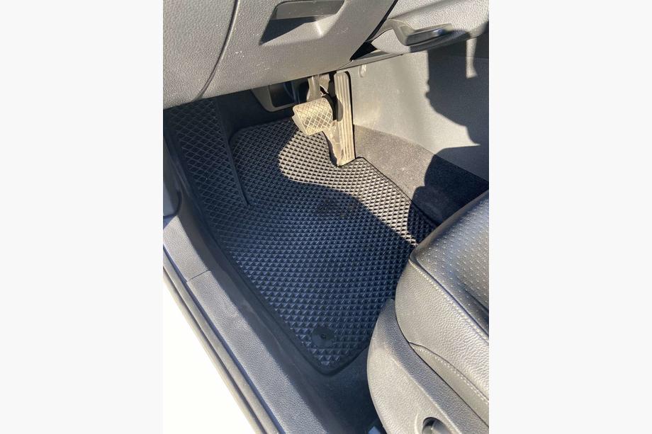 Volkswagen Passat B7 2012-2015 EVA Fußmatten (EU, Schwarz) Image