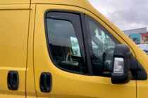Citroen Jumper 2007-2025 Windabweiser zum Einstecken (2 Stk, HIC) Foto 1