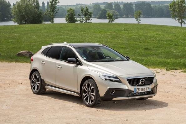 Geländemodifikation des Volvo V40 Cross Country Fließheck Foto 1
