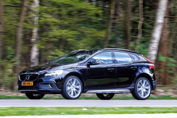 Geländemodifikation des Volvo V40 Cross Country Fließheck Foto 2
