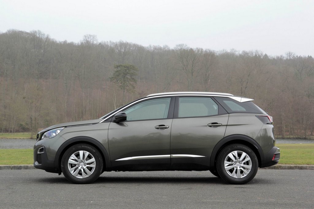 Kompakte Crossover Peugeot 3008 die zweite Generation