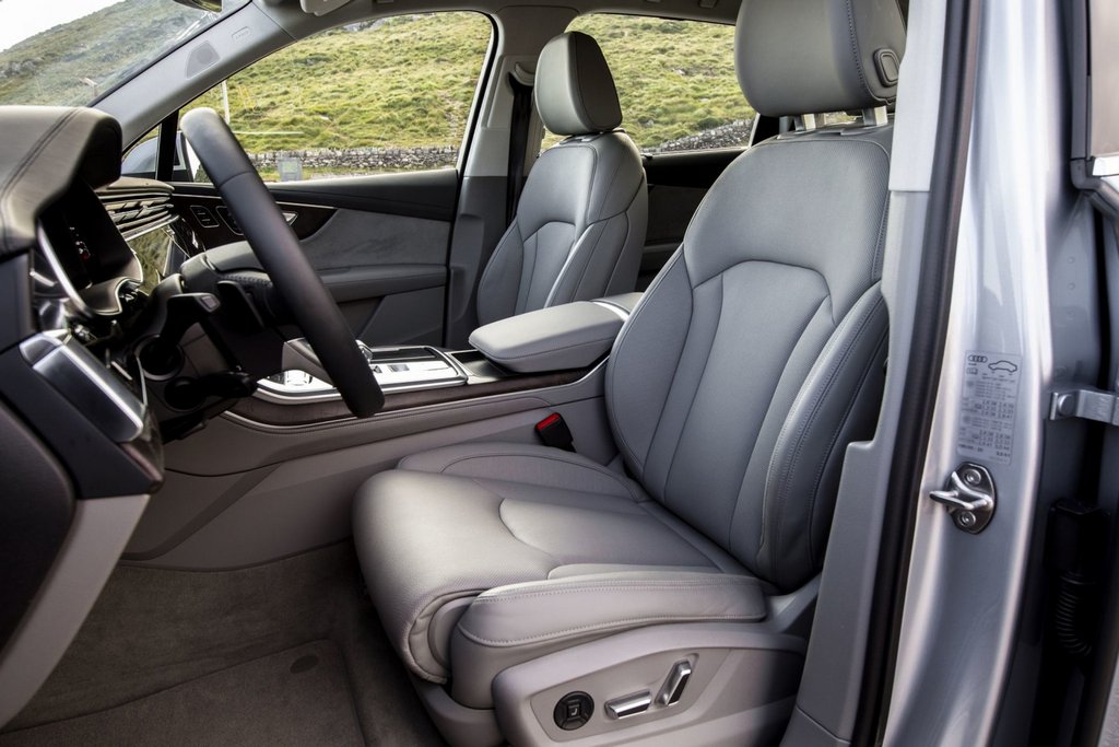 Durchsuchen Sie die aktualisierte Premium-Crossover Audi Q7