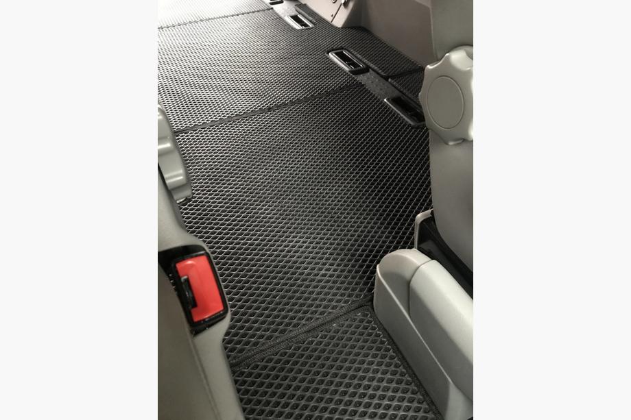 Volkswagen T5 2010-2015 EVA-Fußmatten V1 (langer Radstand, kompletter Innenraum, schwarz) Foto 2