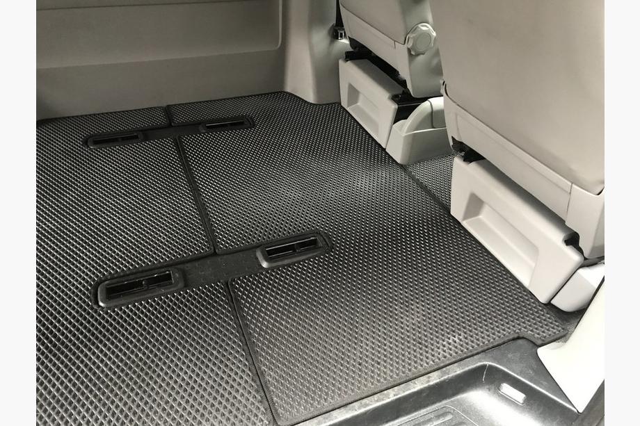 Volkswagen T5 2010-2015 EVA-Fußmatten V1 (langer Radstand, kompletter Innenraum, schwarz) Foto 3